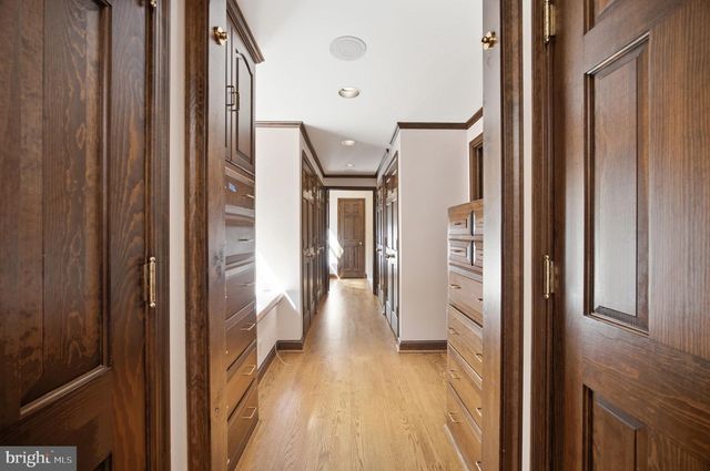 9187 OLD DOMINION DR, Mclean, VA 22102