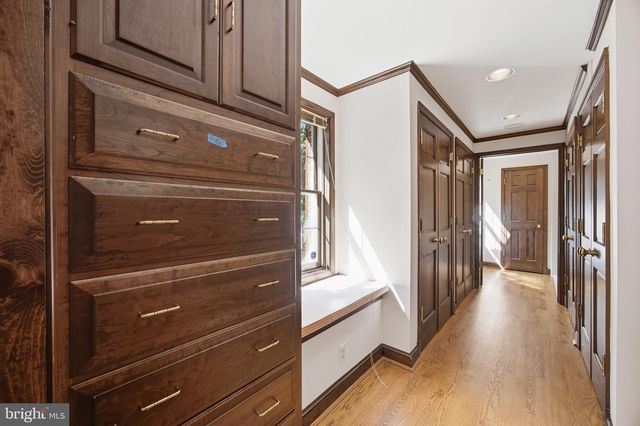 9187 OLD DOMINION DR, Mclean, VA 22102