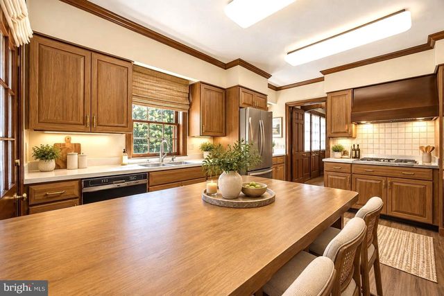 9187 OLD DOMINION DR, Mclean, VA 22102