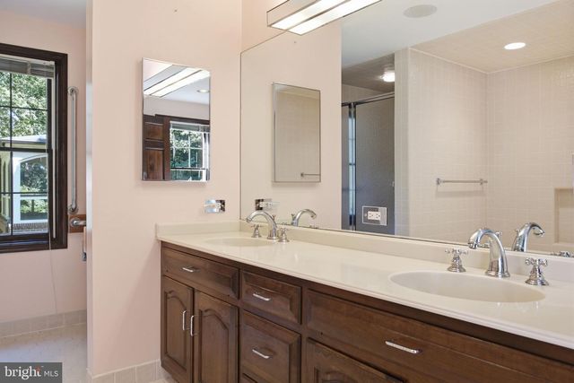 9187 OLD DOMINION DR, Mclean, VA 22102