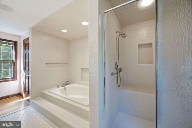 9187 OLD DOMINION DR, Mclean, VA 22102