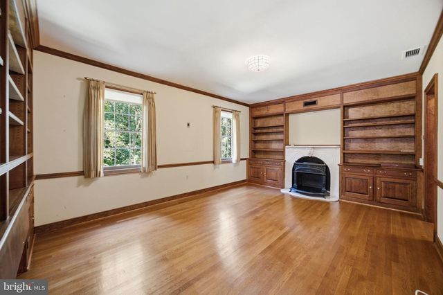 9187 OLD DOMINION DR, Mclean, VA 22102