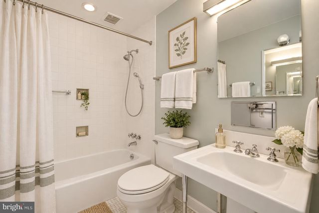 9187 OLD DOMINION DR, Mclean, VA 22102