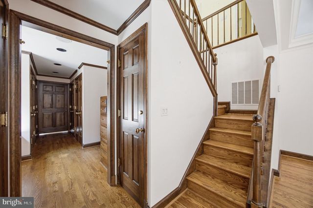 9187 OLD DOMINION DR, Mclean, VA 22102
