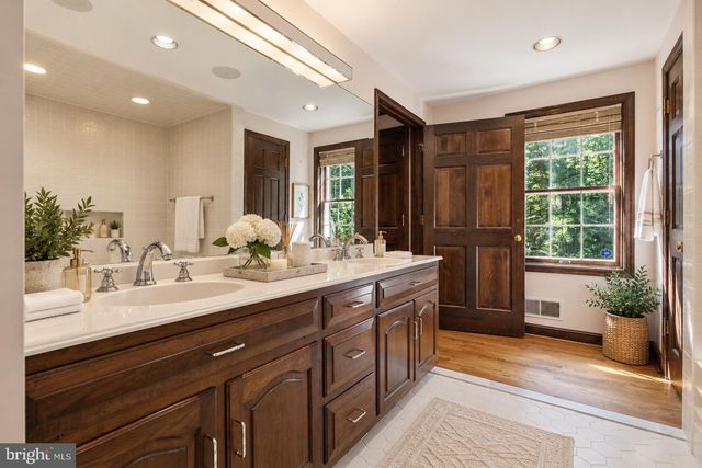 9187 OLD DOMINION DR, Mclean, VA 22102