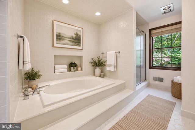 9187 OLD DOMINION DR, Mclean, VA 22102