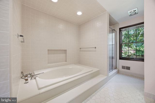 9187 OLD DOMINION DR, Mclean, VA 22102