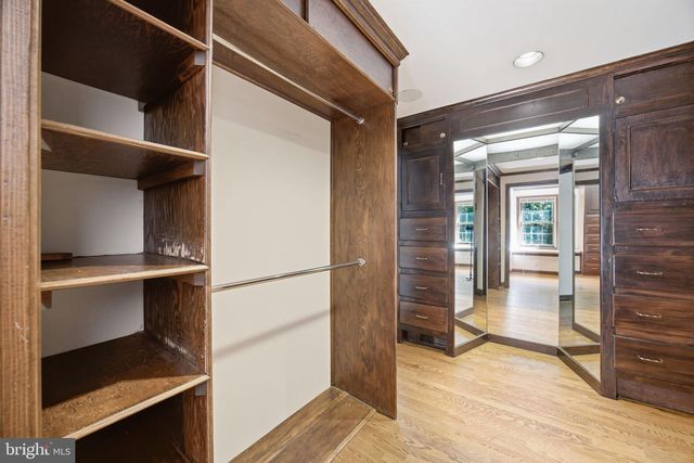 9187 OLD DOMINION DR, Mclean, VA 22102