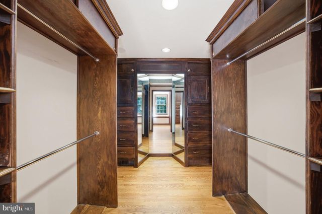 9187 OLD DOMINION DR, Mclean, VA 22102