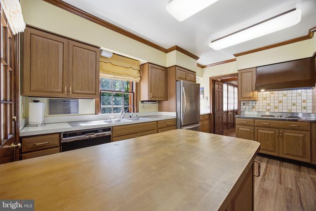 9187 OLD DOMINION DR, Mclean, VA 22102