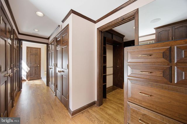 9187 OLD DOMINION DR, Mclean, VA 22102