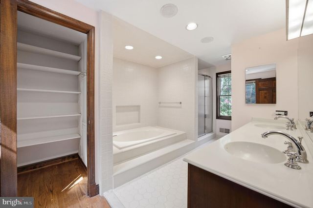 9187 OLD DOMINION DR, Mclean, VA 22102