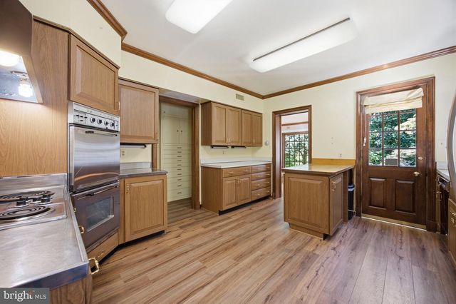 9187 OLD DOMINION DR, Mclean, VA 22102