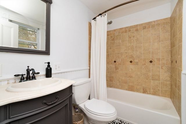 220 Crescent St, Rockland, MA 02370
