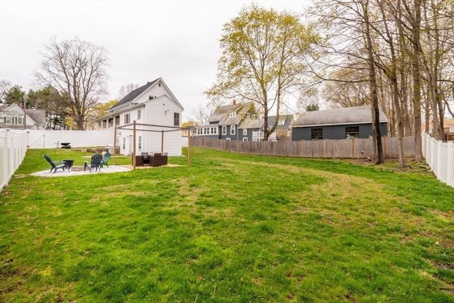220 Crescent St, Rockland, MA 02370