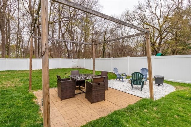 220 Crescent St, Rockland, MA 02370