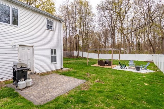 220 Crescent St, Rockland, MA 02370