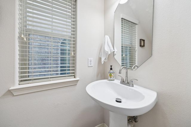 7618 N Linpar Court N, Houston, TX 77040