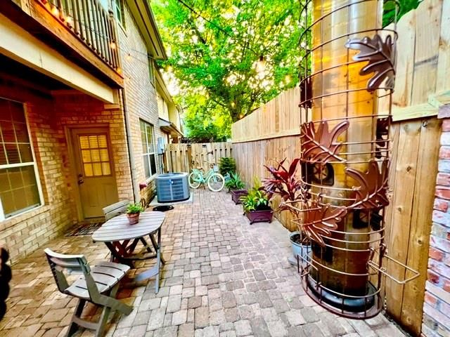 7618 N Linpar Court N, Houston, TX 77040