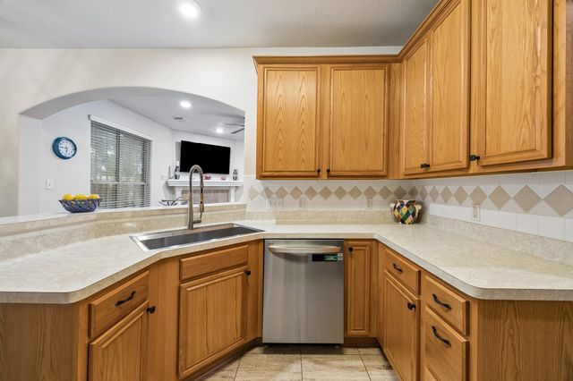 7618 N Linpar Court N, Houston, TX 77040
