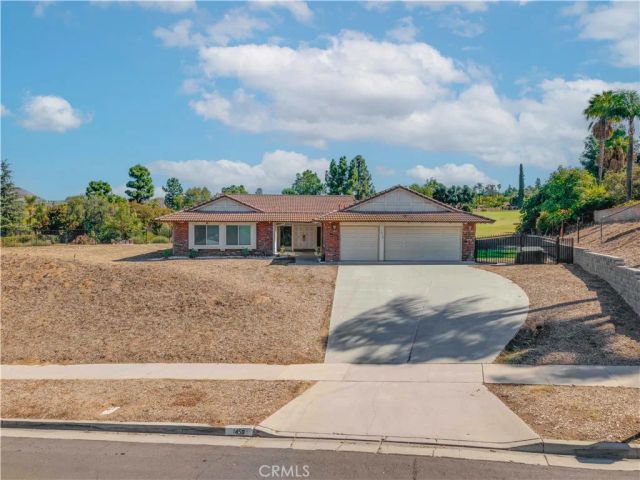 1450 Via Vallarta, Riverside, CA 92506