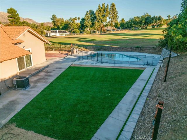 1450 Via Vallarta, Riverside, CA 92506