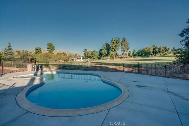 1450 Via Vallarta, Riverside, CA 92506