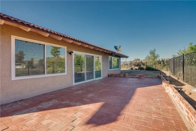 1450 Via Vallarta, Riverside, CA 92506