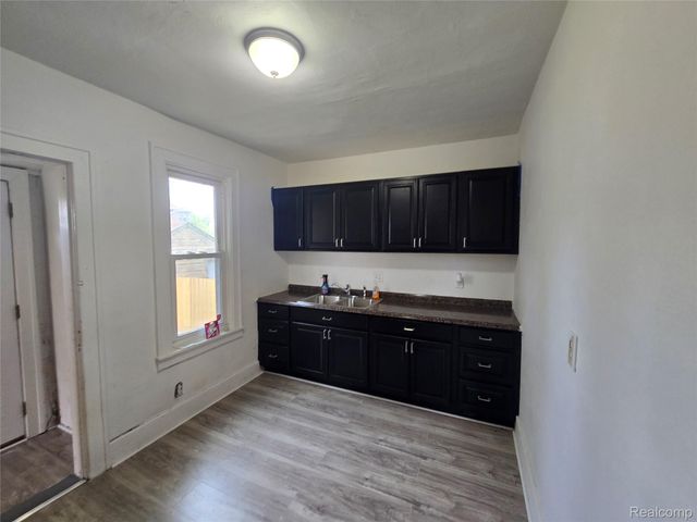 15 E Goodell, Ecorse, MI 48229