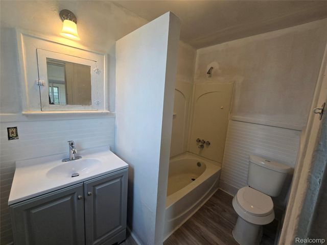 15 E Goodell, Ecorse, MI 48229