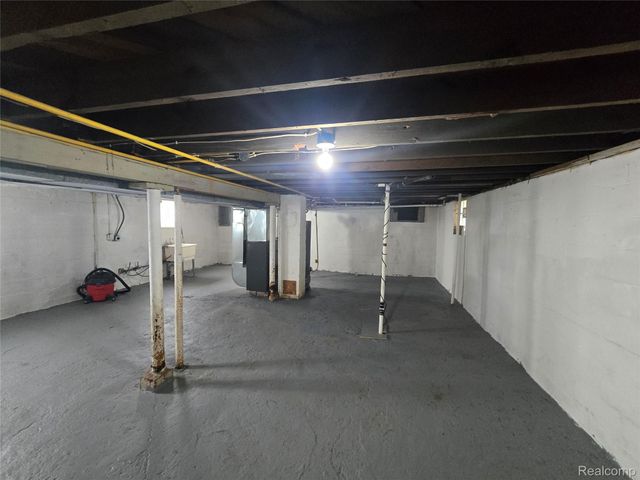 15 E Goodell, Ecorse, MI 48229