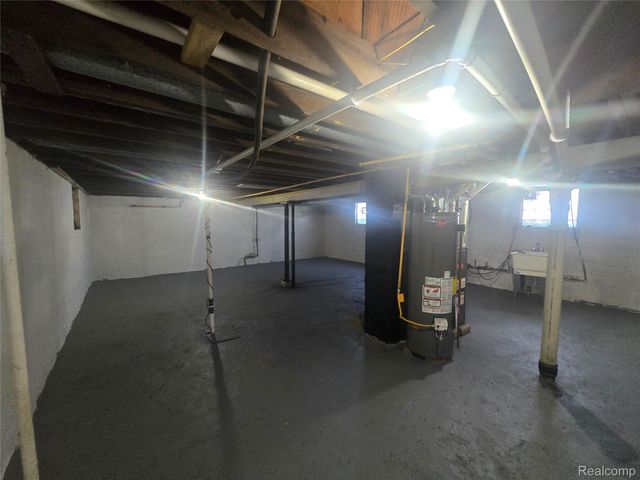 15 E Goodell, Ecorse, MI 48229