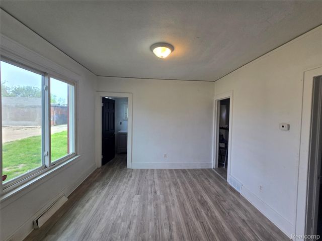 15 E Goodell, Ecorse, MI 48229