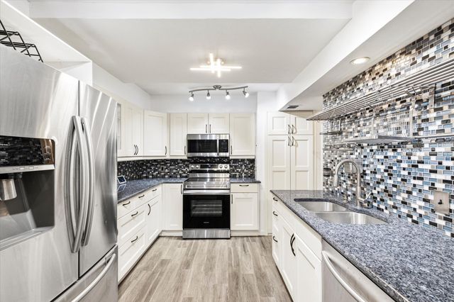 4 Oakbrook Drive, Lewisville, TX 75057