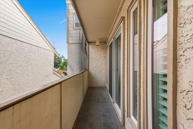 4 Oakbrook Drive, Lewisville, TX 75057