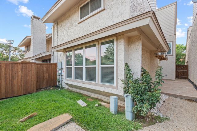 4 Oakbrook Drive, Lewisville, TX 75057