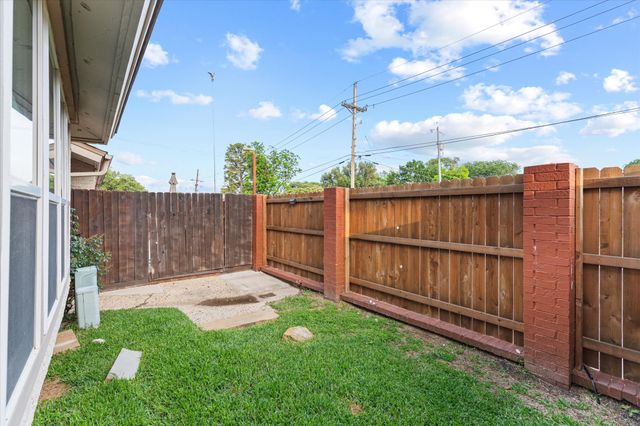 4 Oakbrook Drive, Lewisville, TX 75057