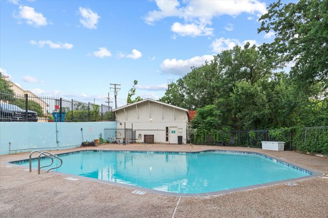 4 Oakbrook Drive, Lewisville, TX 75057