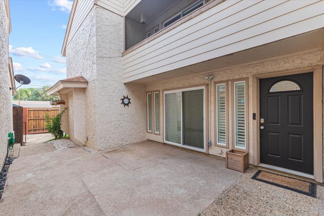 4 Oakbrook Drive, Lewisville, TX 75057