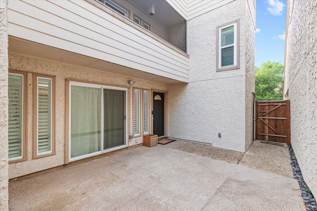 4 Oakbrook Drive, Lewisville, TX 75057