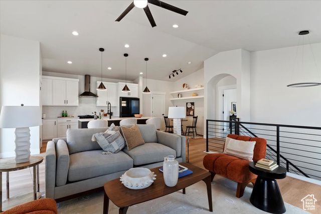 572 S ELENA LN, Ogden, UT 84404