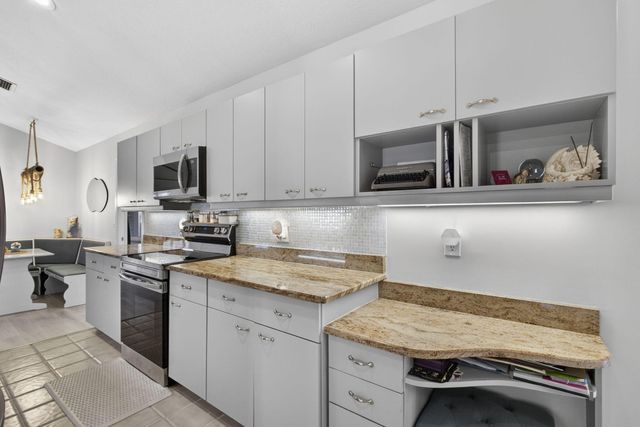 5954 SE Franklin Place, Hobe Sound, FL 33455