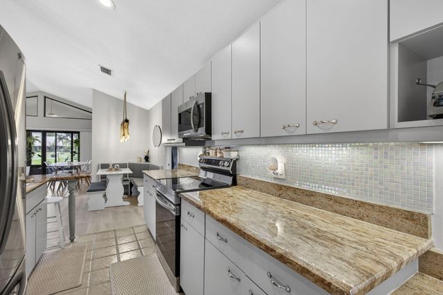 5954 SE Franklin Place, Hobe Sound, FL 33455