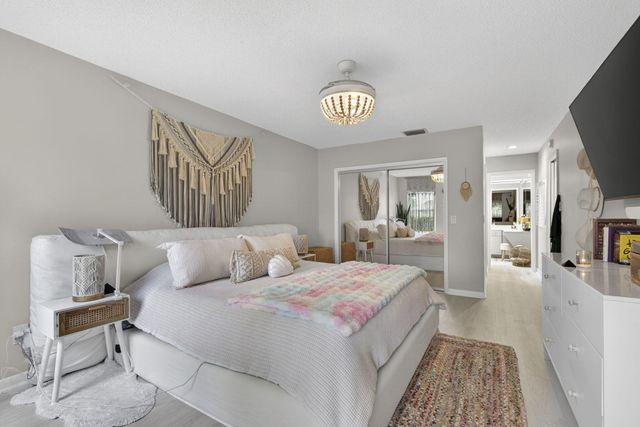 5954 SE Franklin Place, Hobe Sound, FL 33455