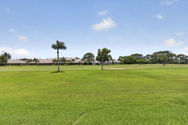 5954 SE Franklin Place, Hobe Sound, FL 33455
