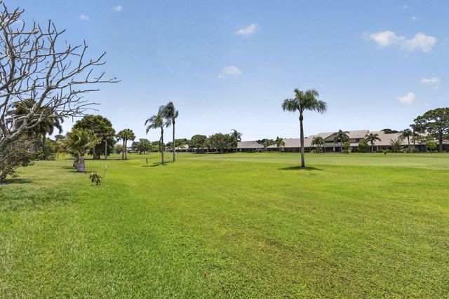 5954 SE Franklin Place, Hobe Sound, FL 33455