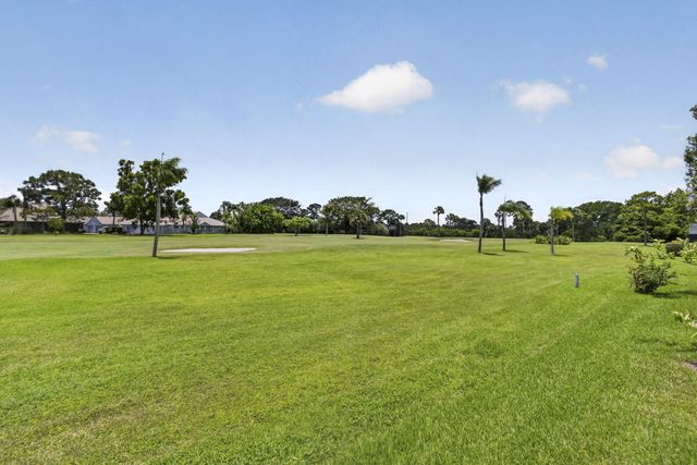 5954 SE Franklin Place, Hobe Sound, FL 33455