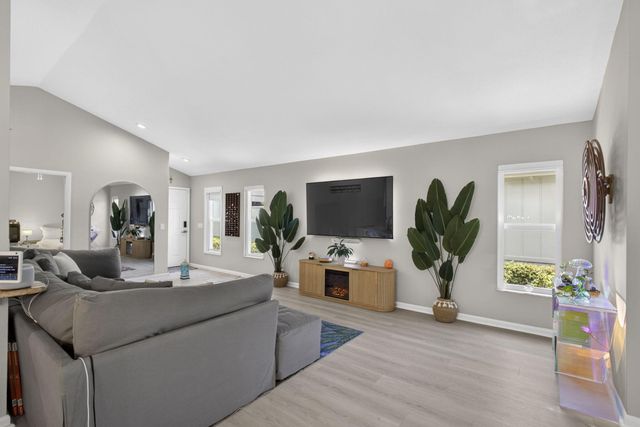 5954 SE Franklin Place, Hobe Sound, FL 33455