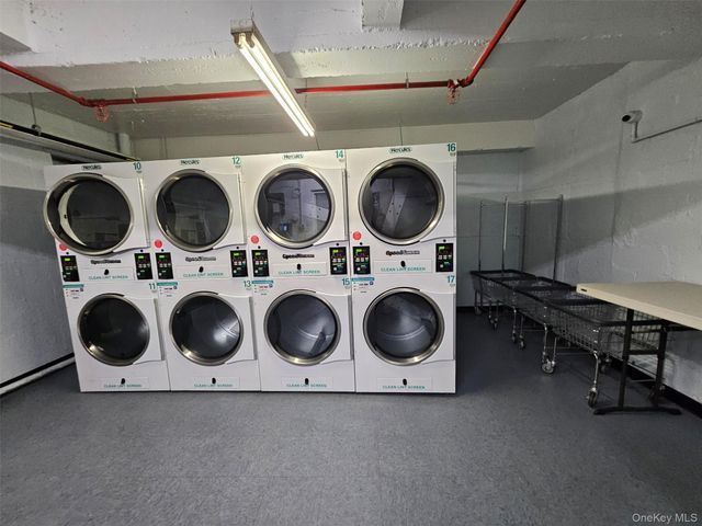 224-24 Union Turnpike 1R, Oakland Gardens, NY 11314