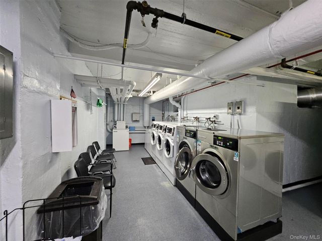 224-24 Union Turnpike 1R, Oakland Gardens, NY 11314